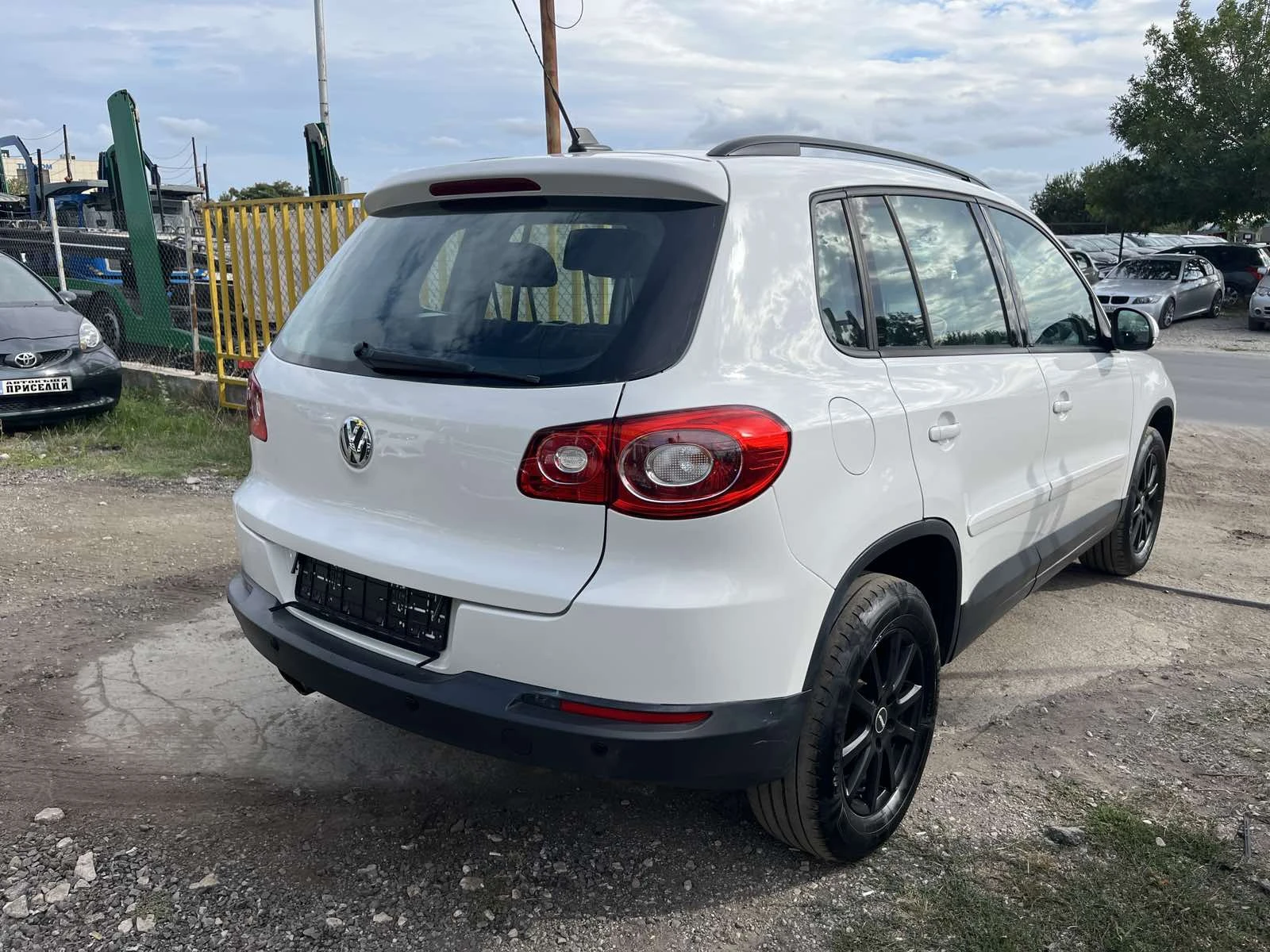 VW Tiguan 2.0 БЕНЗИН 4Х4 - изображение 4