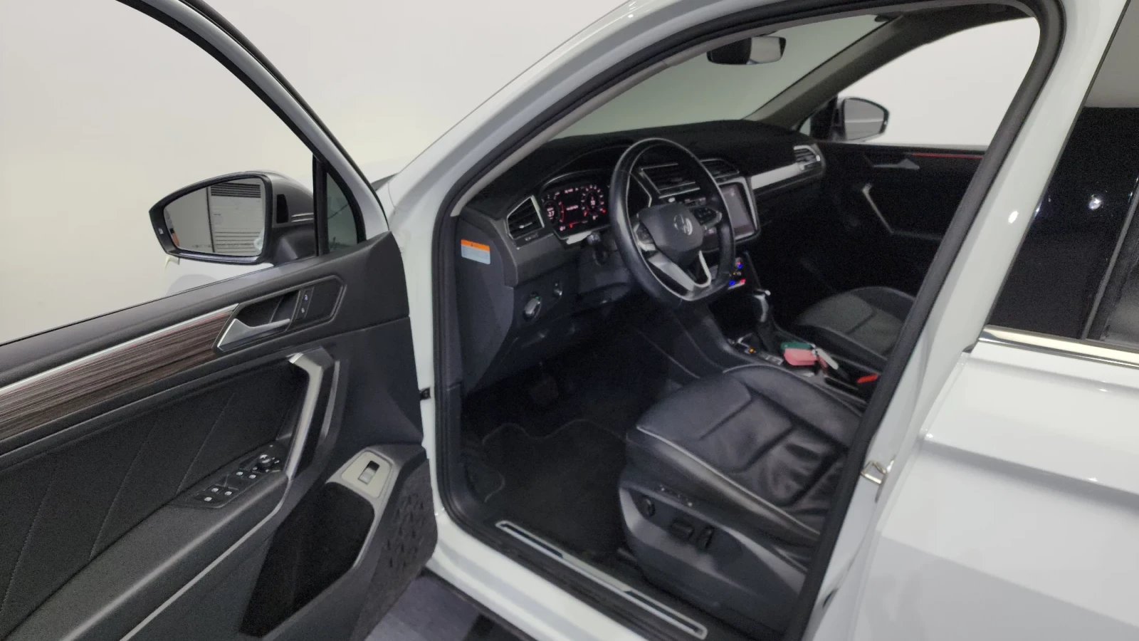 VW Tiguan * AWD* DIS* HUD* PANO* 360*  | Mobile.bg � ����������� 12