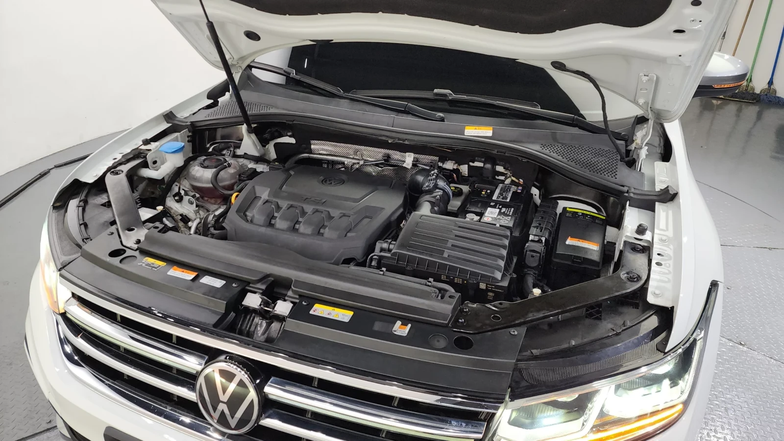 VW Tiguan * AWD* DIS* HUD* PANO* 360*  | Mobile.bg � ����������� 5