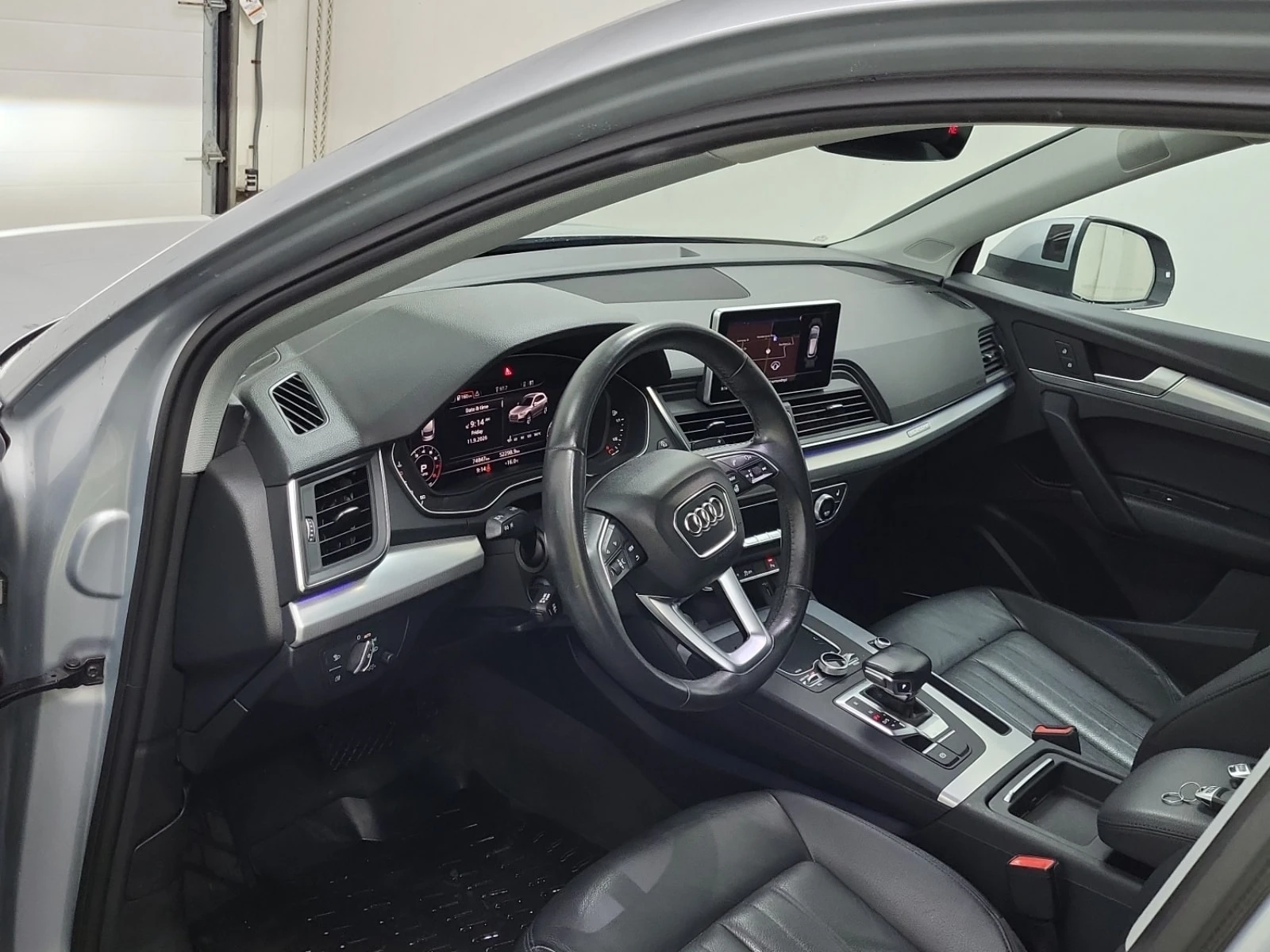 Audi Q5 * TECHNIK * 360КАМЕРИ* ПОДГРЕВ* ДВА КЛЮЧА* , снимка 10 - Автомобили и джипове - 56082787