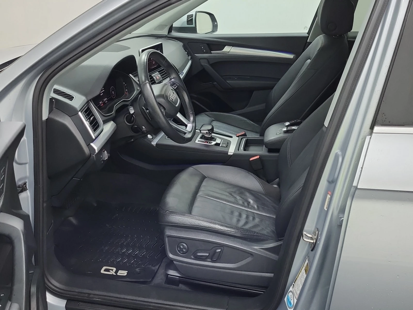 Audi Q5 * TECHNIK * 360КАМЕРИ* ПОДГРЕВ* ДВА КЛЮЧА* , снимка 5 - Автомобили и джипове - 56082787
