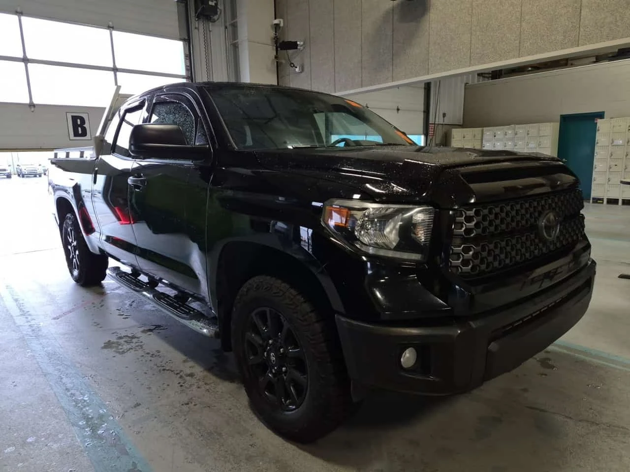 Toyota Tundra * CREW CAB STD BED* АВТОКРЕДИТ* , снимка 2 - Автомобили и джипове - 56231084