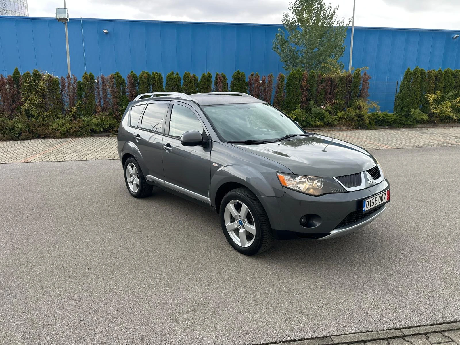 Mitsubishi Outlander 2.0TDI 4x4* 7 места* , снимка 2 - Автомобили и джипове - 56241650