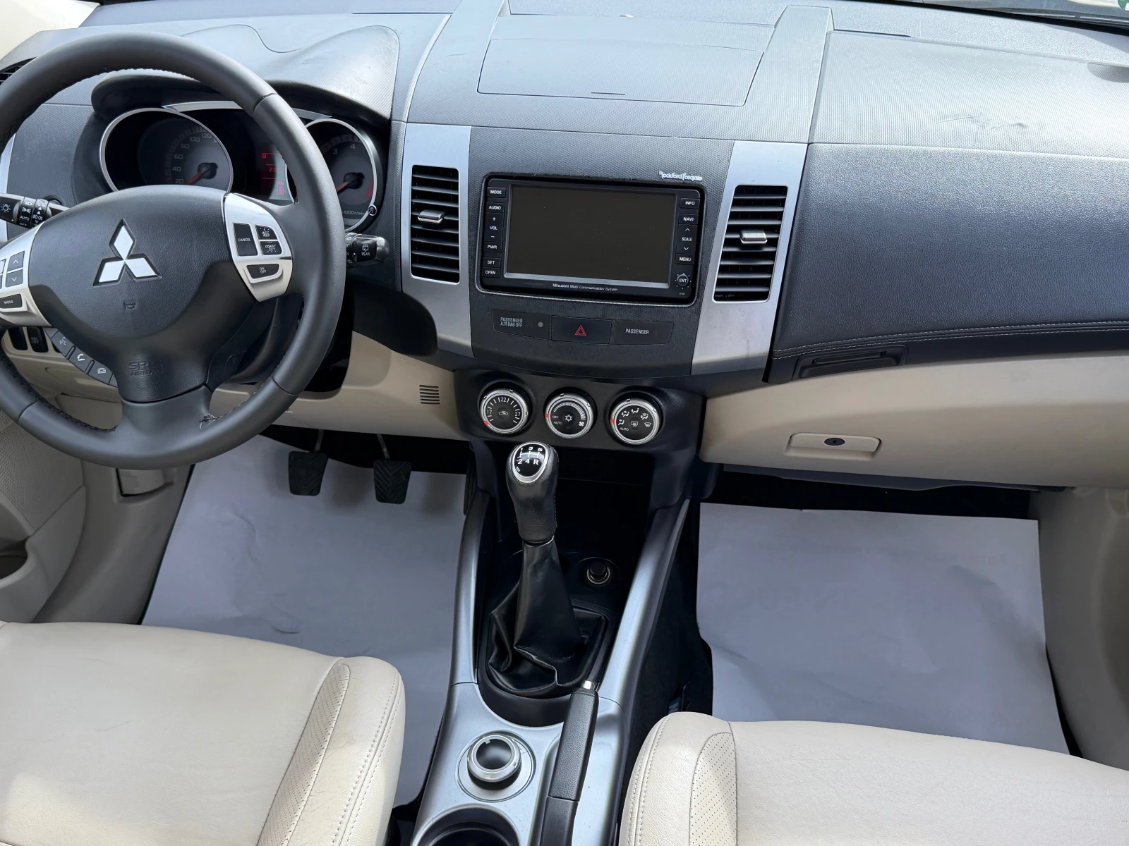 Mitsubishi Outlander 2.4/уникат, снимка 12 - Автомобили и джипове - 56643268