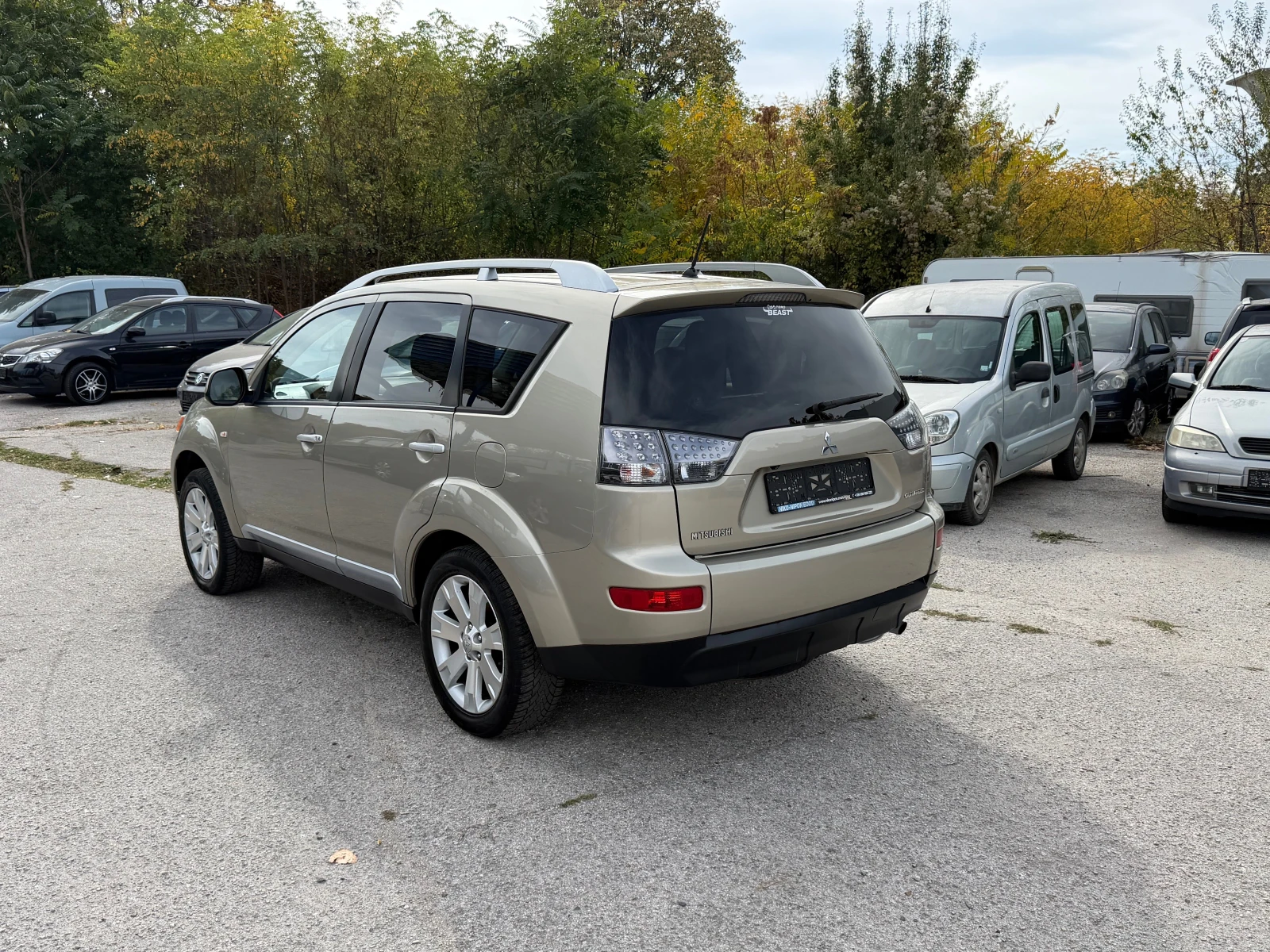 Mitsubishi Outlander 2.4/уникат, снимка 4 - Автомобили и джипове - 56643268