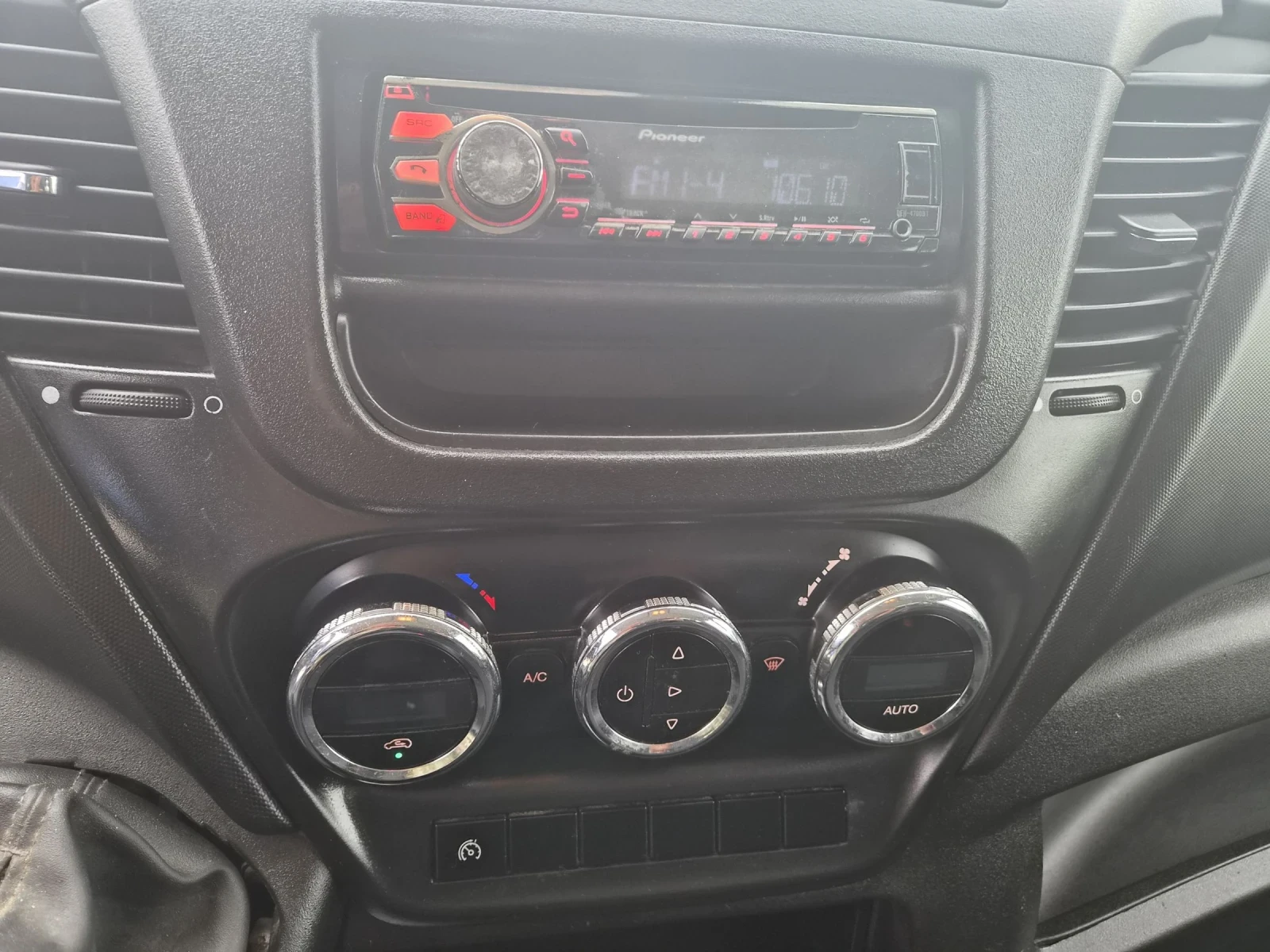 Iveco Daily 35-130k.s 3.5tona, vnos ITALIA 3.80DALGO, снимка 8 - Бусове и автобуси - 54458651