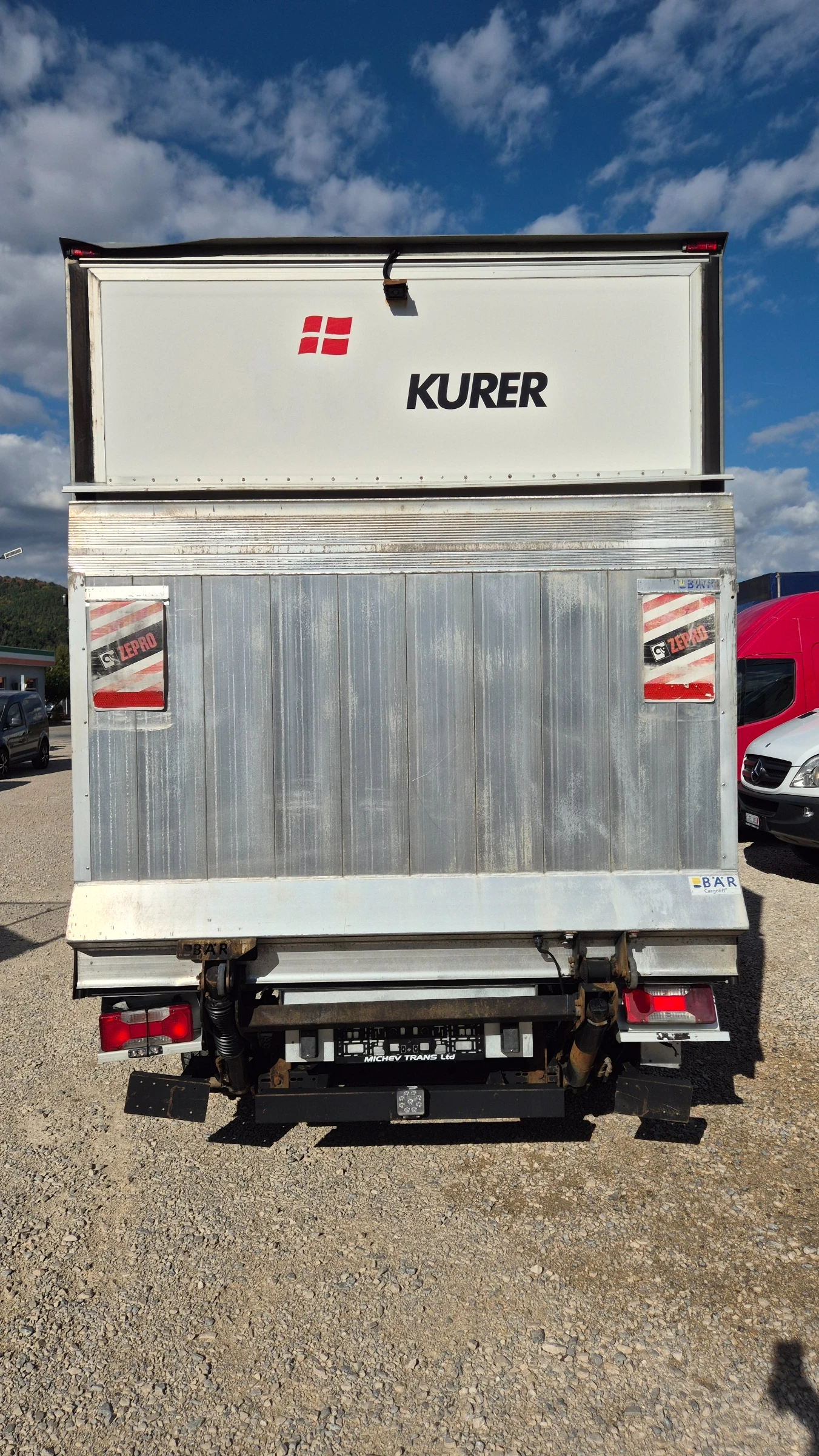 Iveco Daily 35s17* ХЛАДИЛЕН* БОРД* КЛИМАТРОНИК* , снимка 6 - Бусове и автобуси - 56074584
