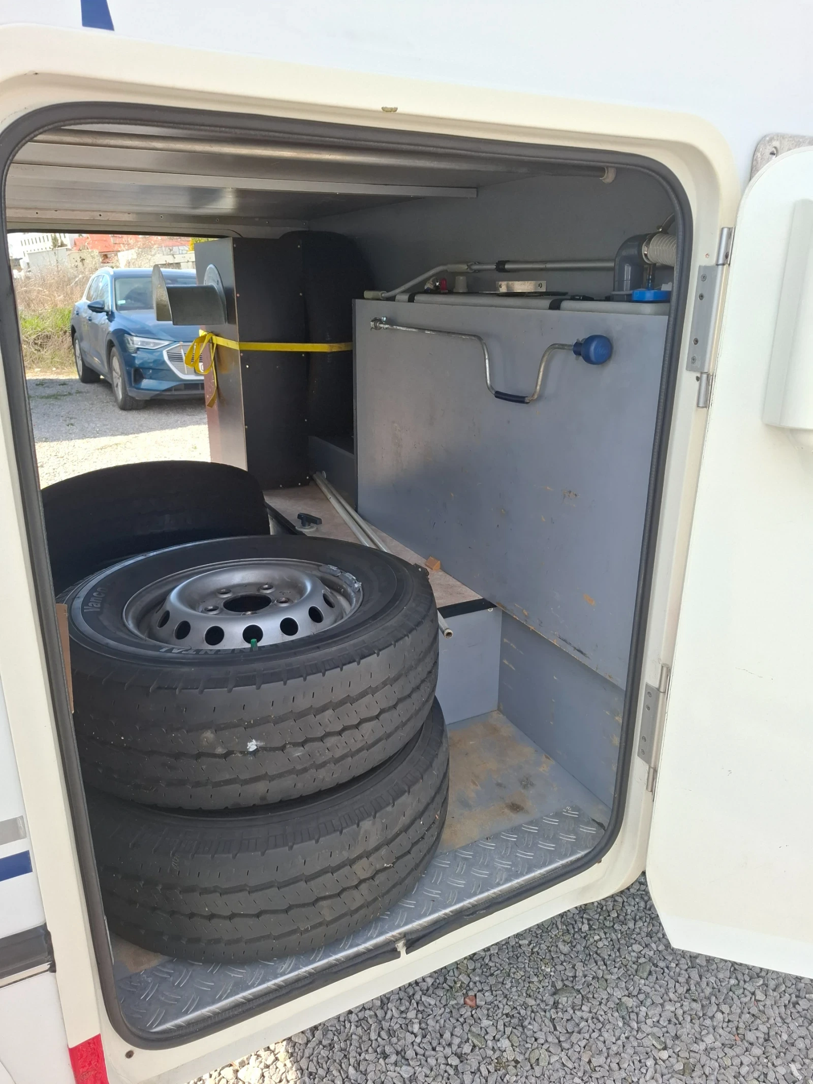 Кемпер Mercedes-Benz TEC Hymer 313 CDI, снимка 17 - Каравани и кемпери - 54129191