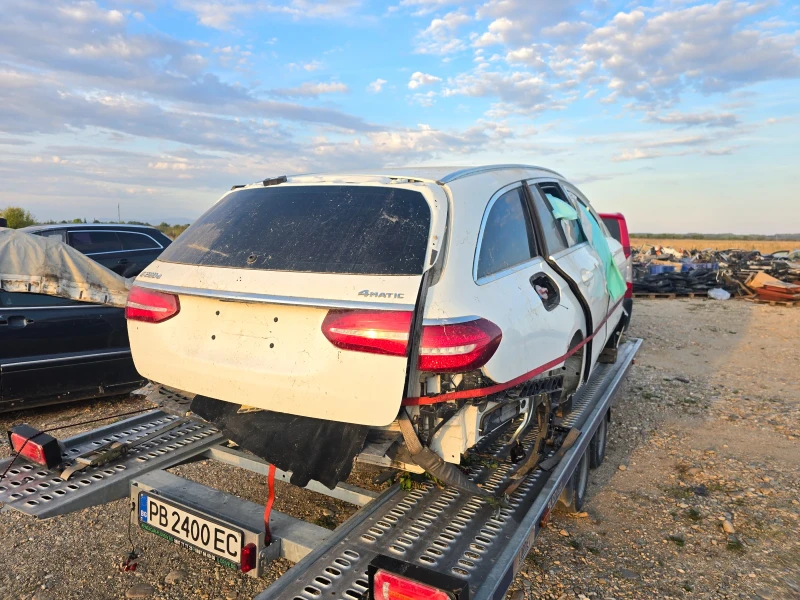 Mercedes-Benz E 220 На части, снимка 1 - Автомобили и джипове - 47532441