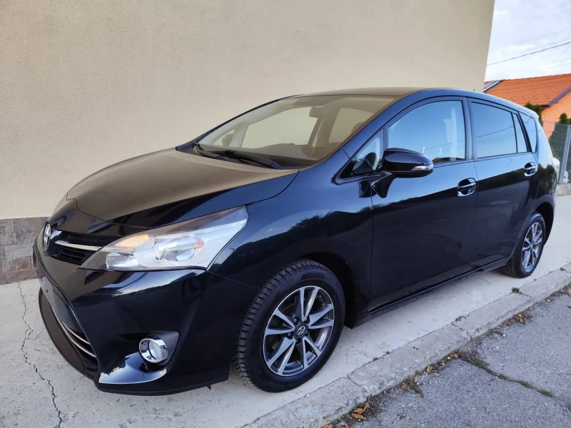 Toyota Verso 1.6, снимка 4 - Автомобили и джипове - 52378593