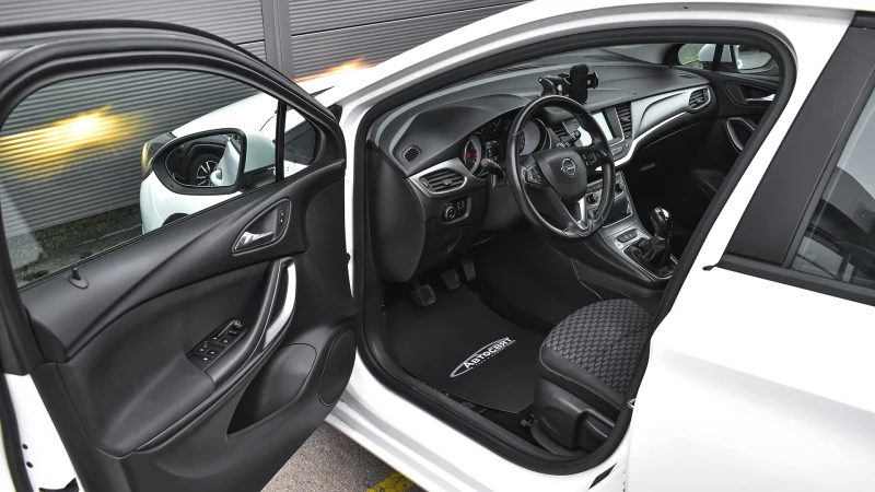 Opel Astra 1.4 Turbo Enjoy, снимка 8 - Автомобили и джипове - 52833283