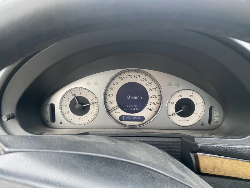 Mercedes-Benz E 320, снимка 5 - Автомобили и джипове - 53125174