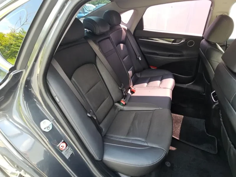 Hyundai Grandeur 2.4 Premium, снимка 12 - Автомобили и джипове - 55938333