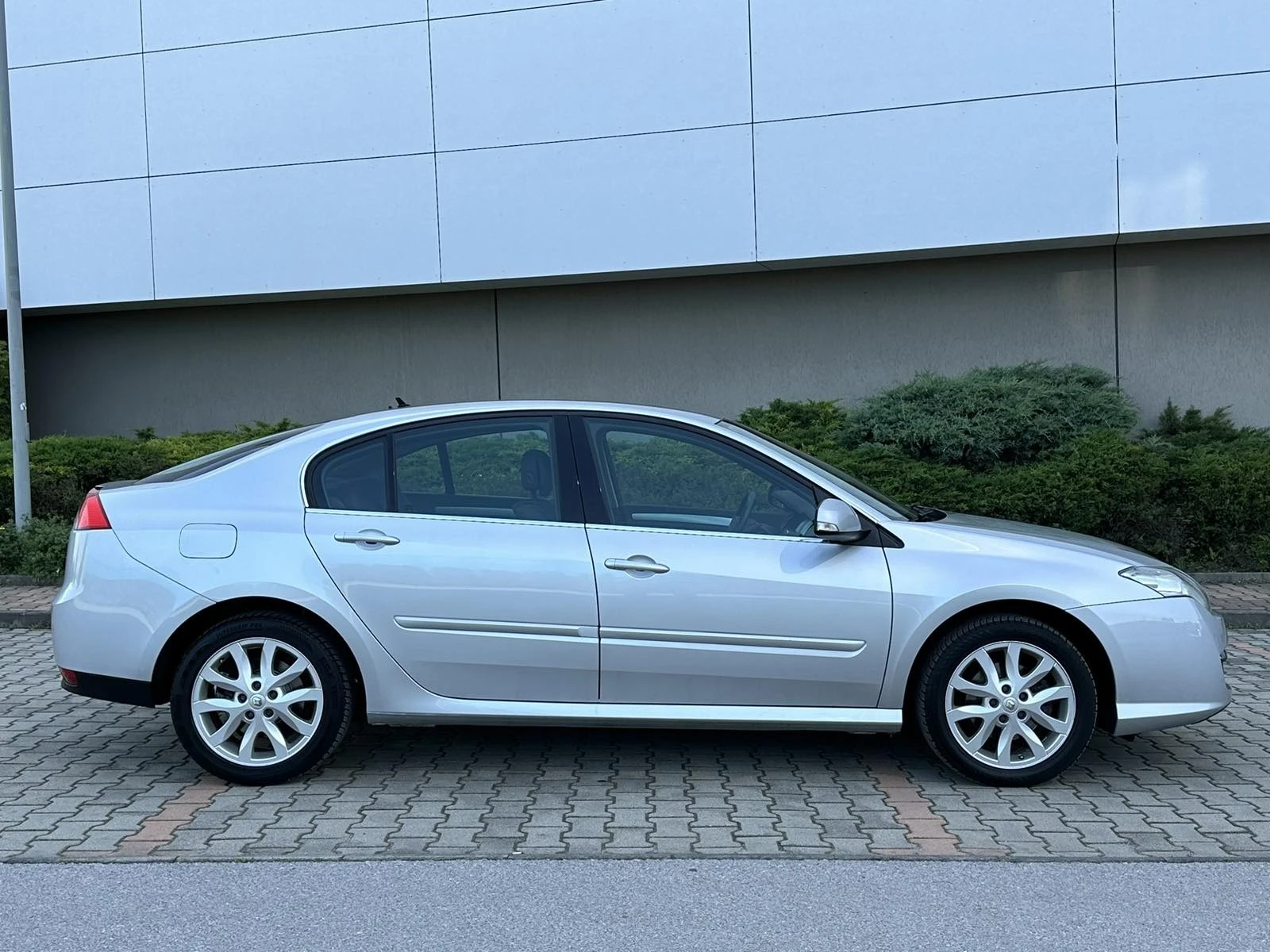 Renault Laguna  2.0 i-140к.* TOP FULL* ШВЕЙЦАРИЯ - изображение 8