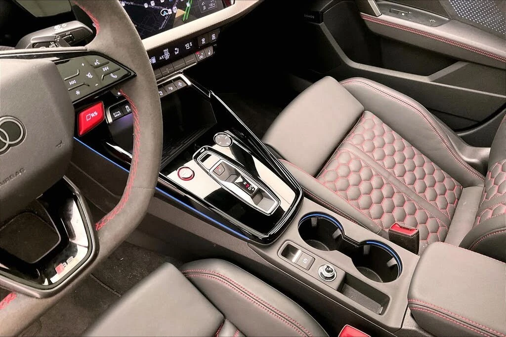 Audi Rs3 2.5T* quattro* AвтоКредит * (ЦЕНА ДО БГ), снимка 12 - Автомобили и джипове - 54002689