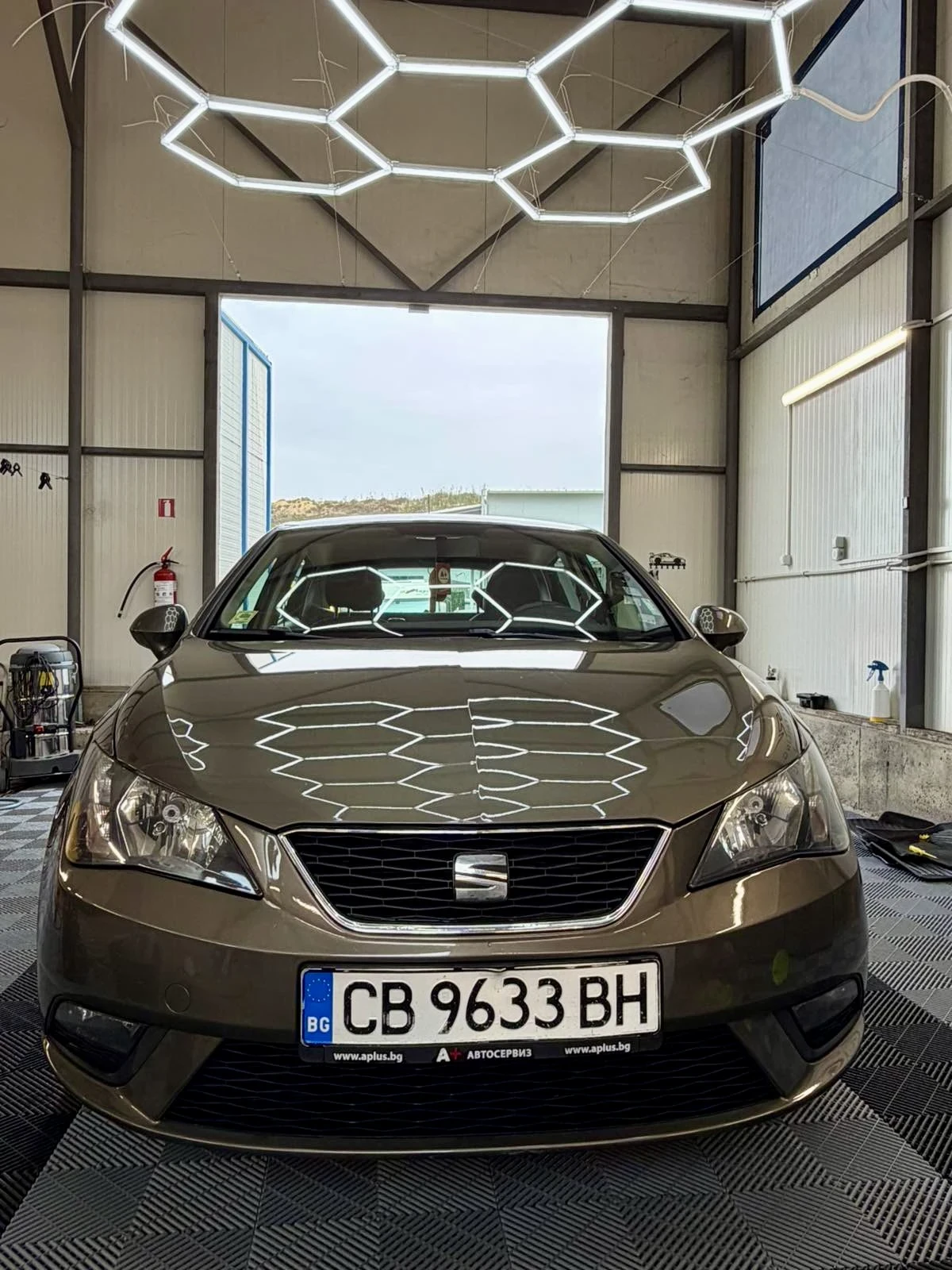Seat Ibiza 1.0 TSI, снимка 2 - Автомобили и джипове - 54304018