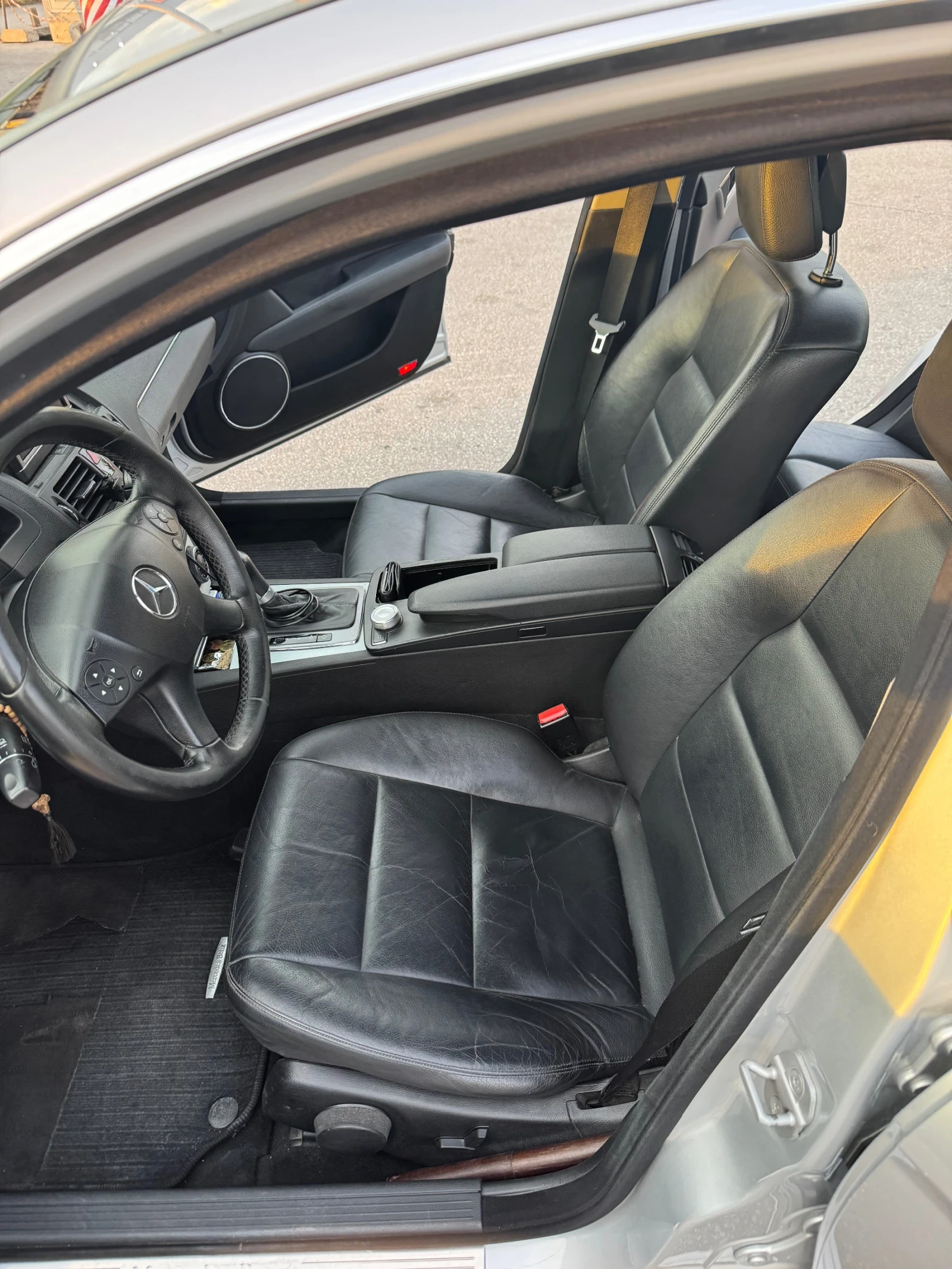 Mercedes-Benz C 200, снимка 8 - Автомобили и джипове - 54861542
