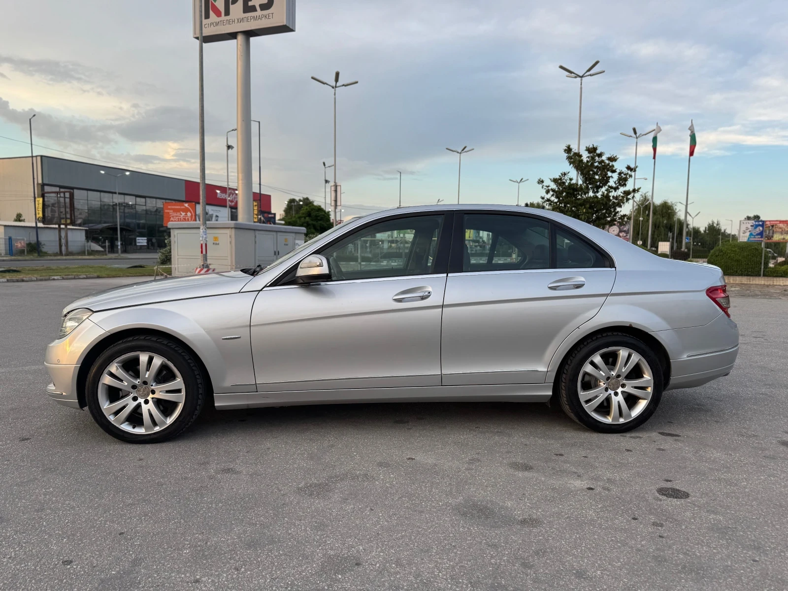 Mercedes-Benz C 200, снимка 3 - Автомобили и джипове - 54861542