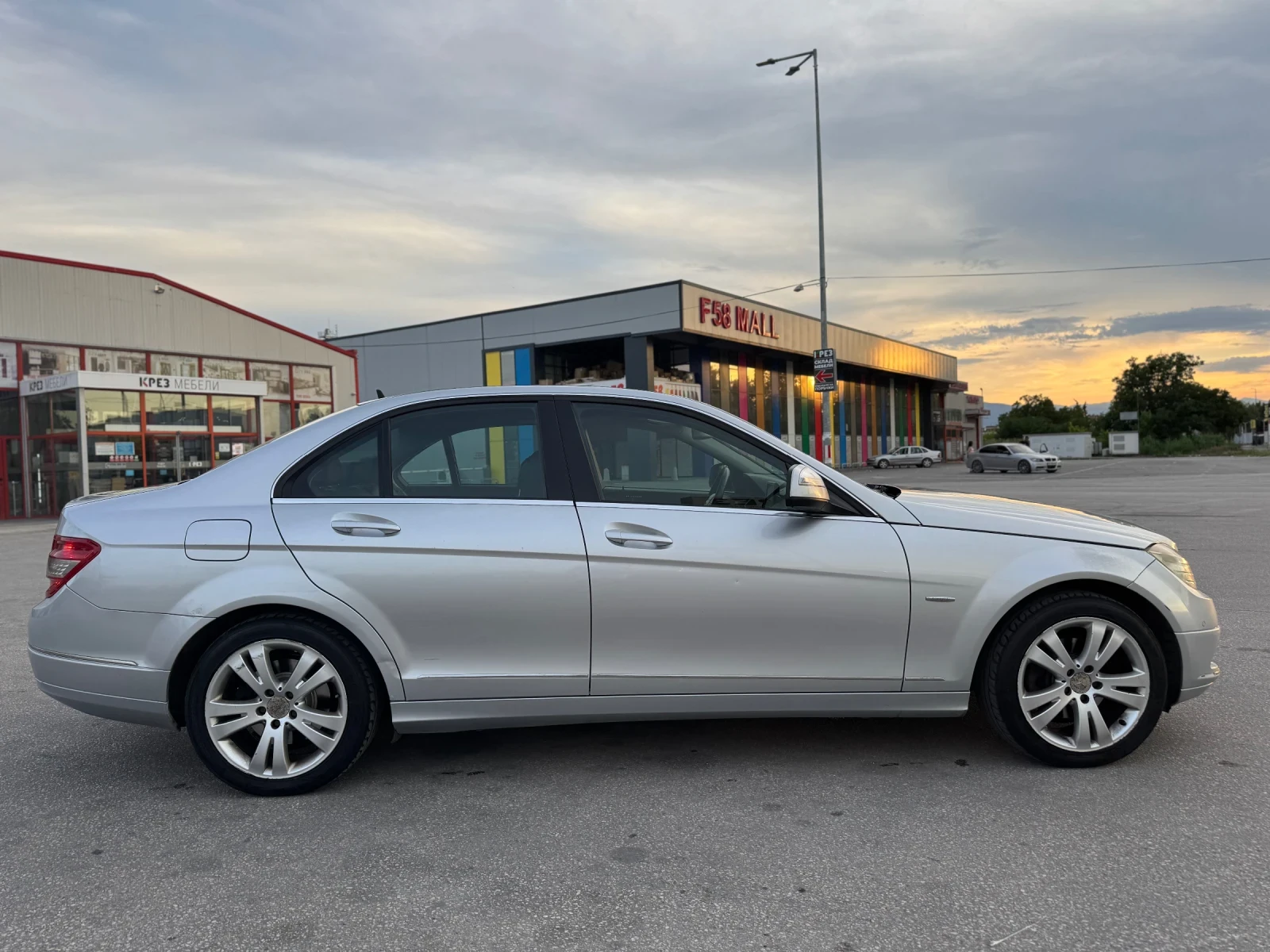 Mercedes-Benz C 200, снимка 4 - Автомобили и джипове - 54861542