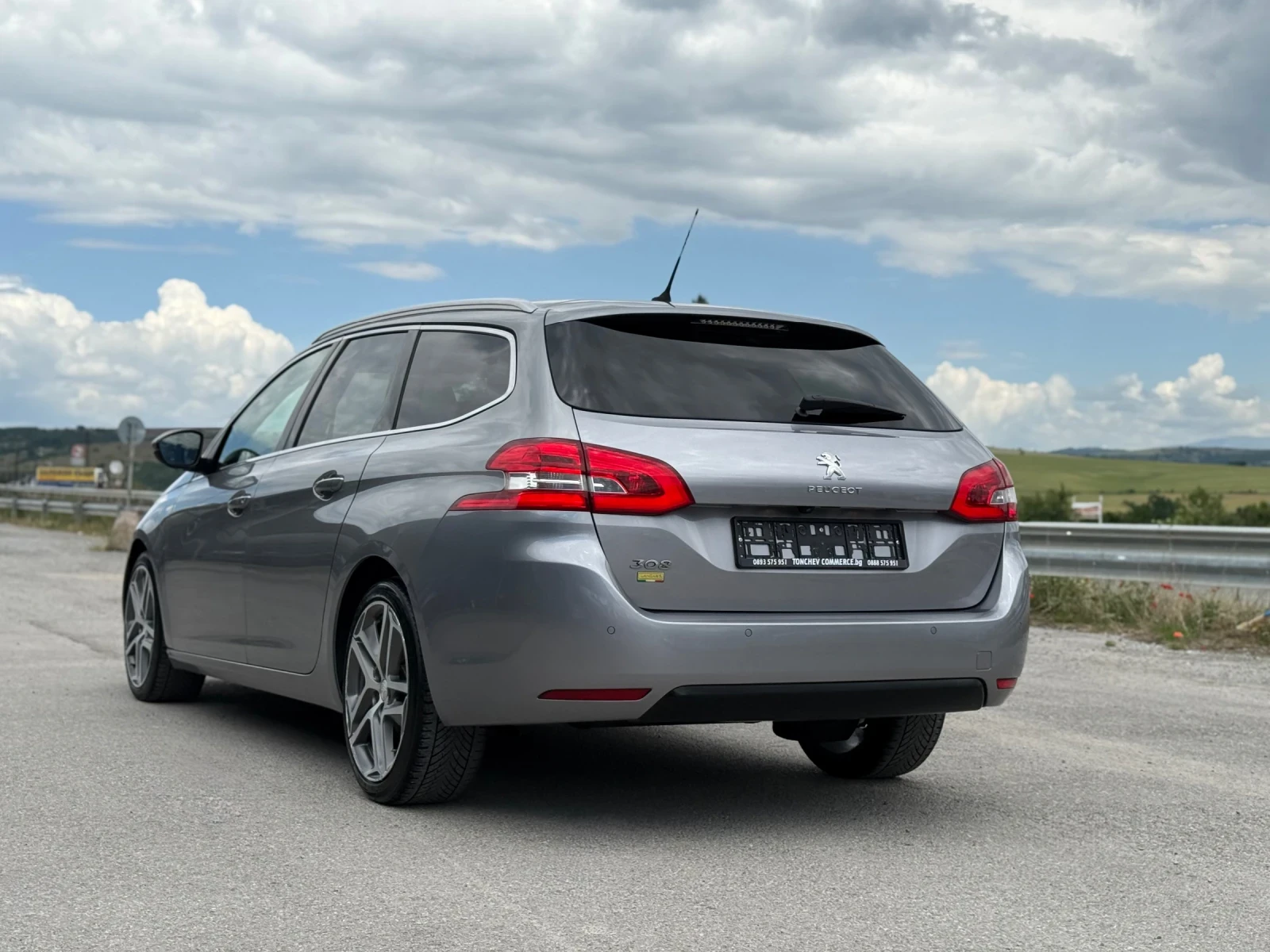 Peugeot 308 1.2i-TURBO-106.000km-НАПЪЛНО РЕАЛНИ-КАМЕРА-ПАНОРАМ, снимка 4 - Автомобили и джипове - 54957653