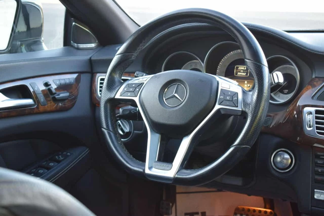 Mercedes-Benz CLS 550 * FULL AMG PACK* ПОДГРЕВИ* ОБДУХВАНЕ* ШИБИДАХ* , снимка 9 - Автомобили и джипове - 55149450