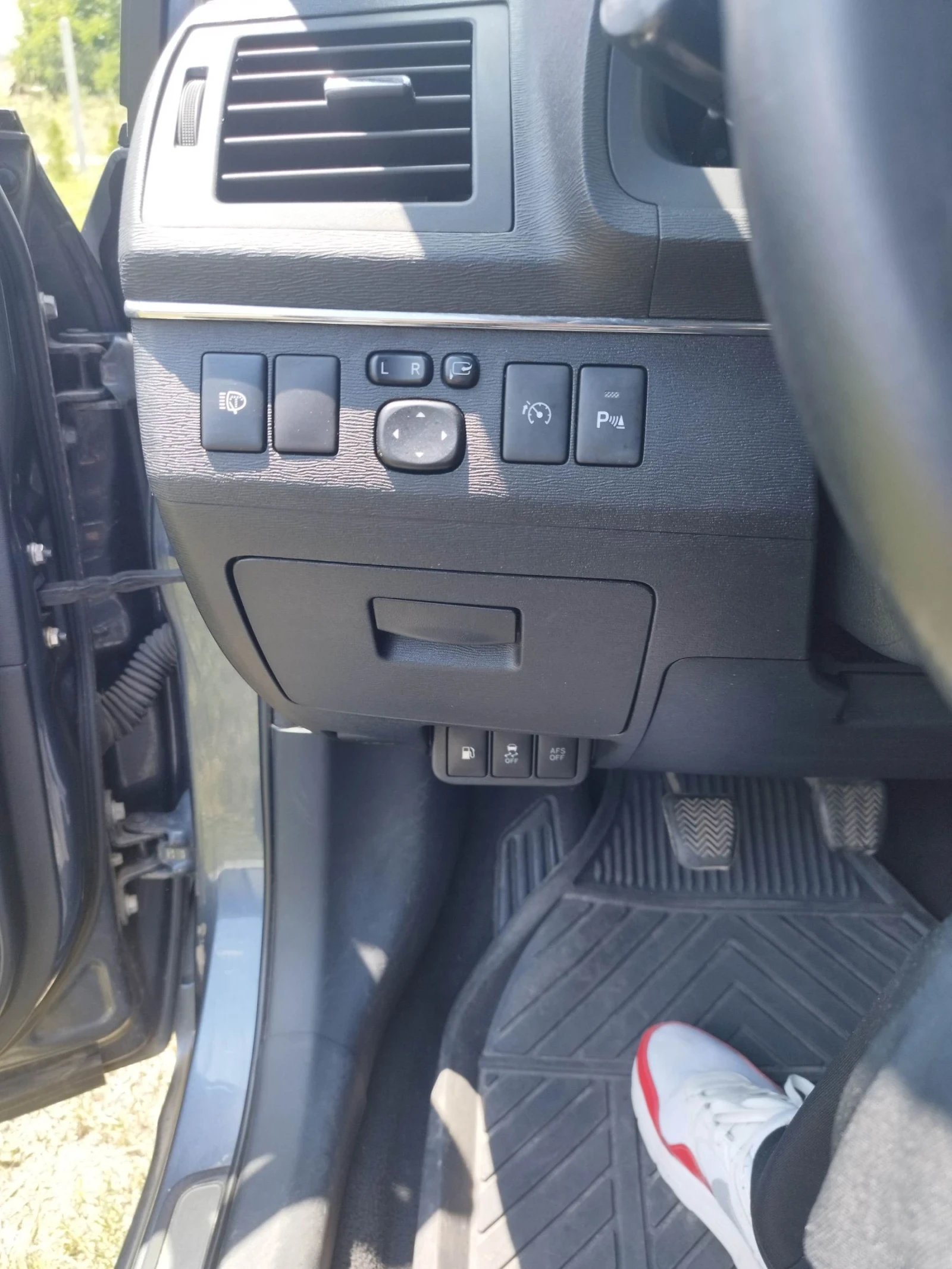 Toyota Avensis, снимка 12 - Автомобили и джипове - 55353759