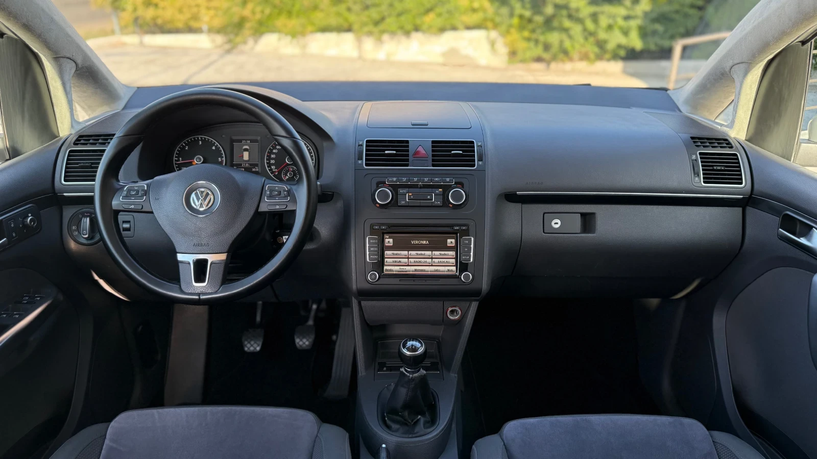 VW Touran HIGHLINE, снимка 9 - Автомобили и джипове - 55416740