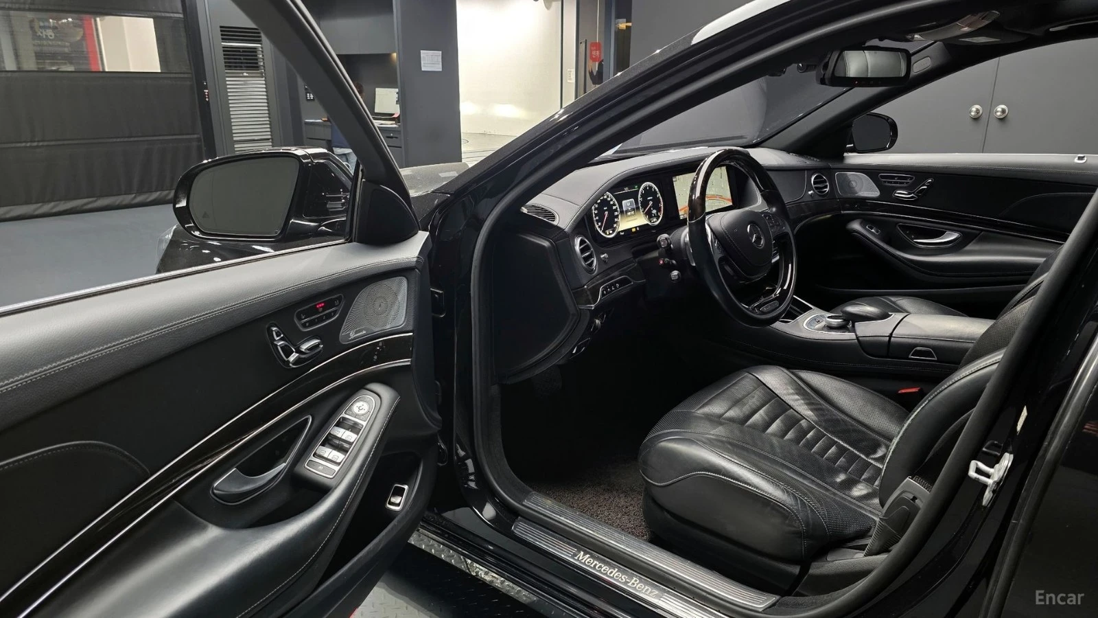 Mercedes-Benz S 500 LONG* МОНИТОРИ* КОЖА* НАВИ* ПАНО* АВТОКРЕДИТ, снимка 8 - Автомобили и джипове - 55654627