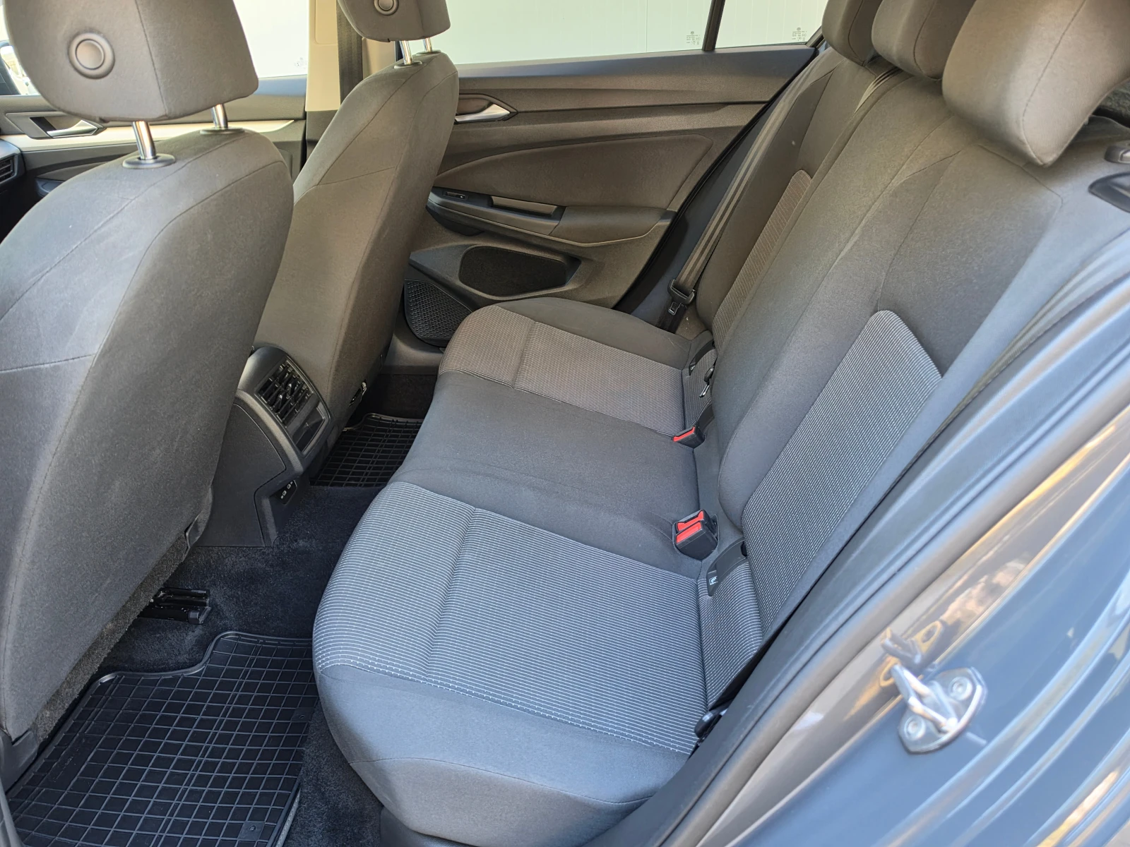 VW Golf 1.0 TSI от България, снимка 10 - Автомобили и джипове - 56008127