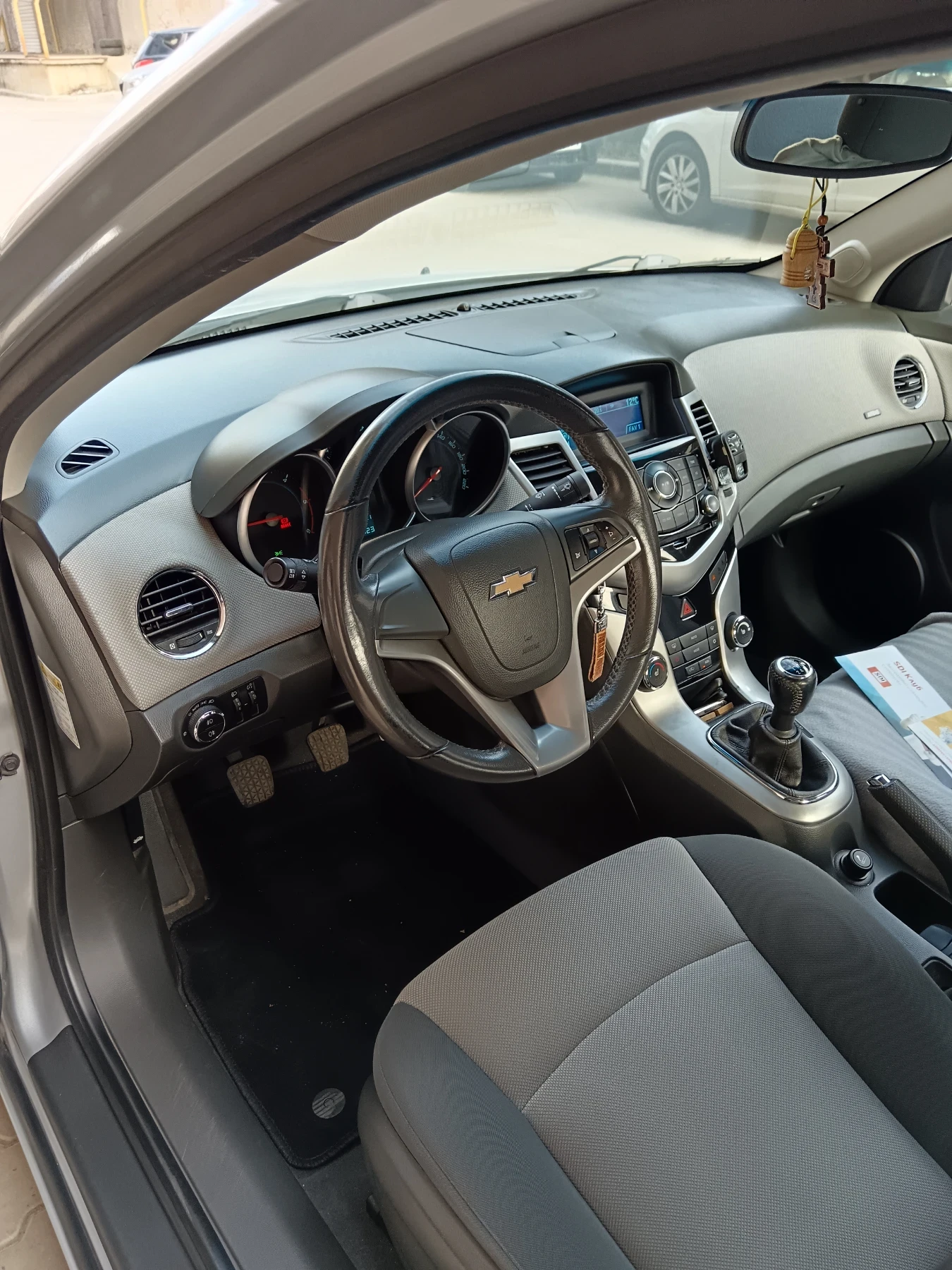 Chevrolet Cruze, снимка 3 - Автомобили и джипове - 56090505