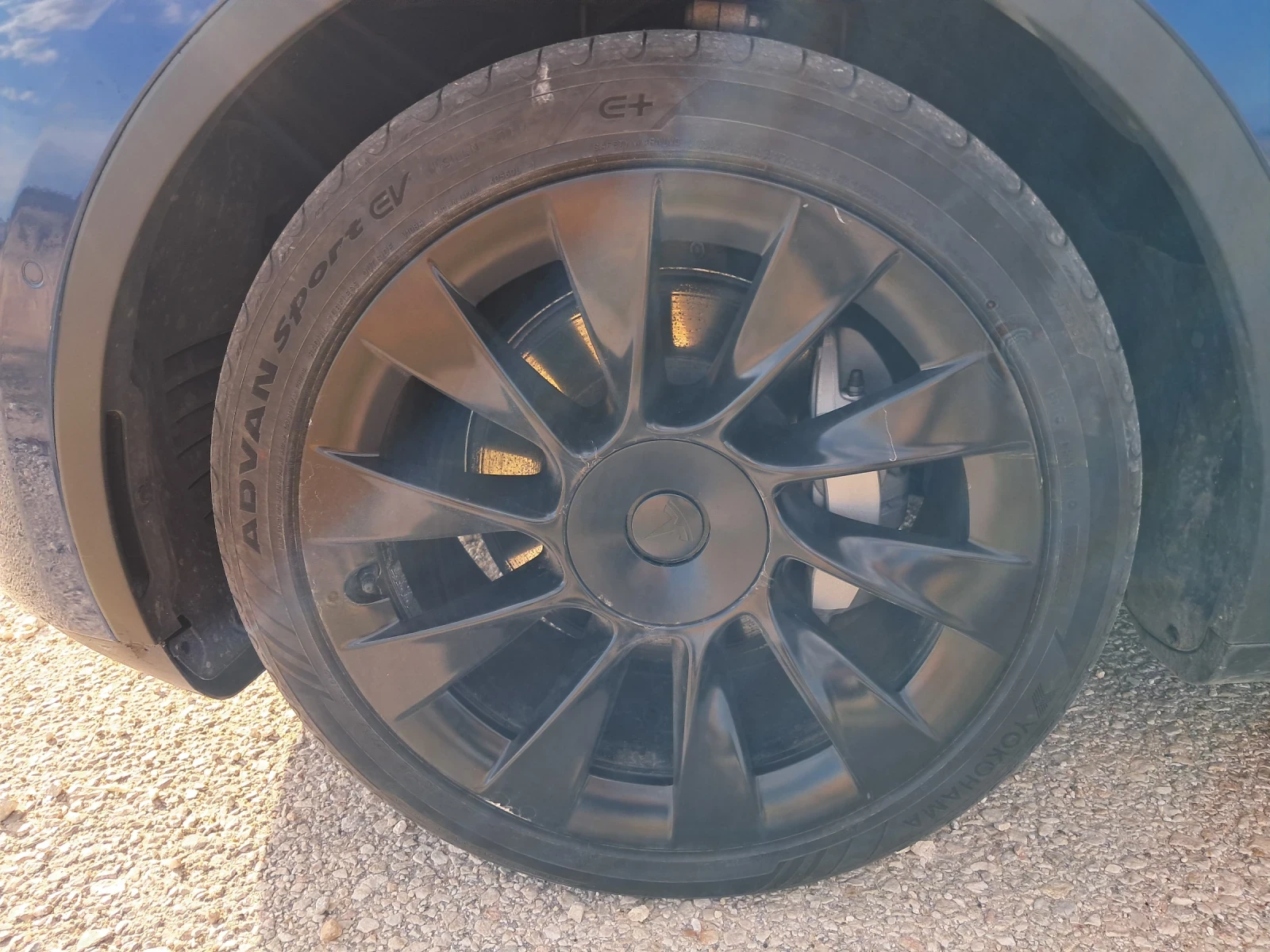 Tesla Model Y, снимка 3 - Автомобили и джипове - 56297544