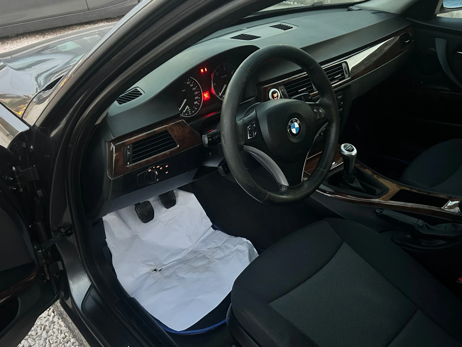 BMW 320 320 D, снимка 6 - Автомобили и джипове - 56604208