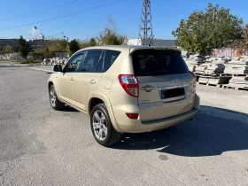 Toyota Rav4 2.2D Автоматик Перфектно състояние, снимка 8