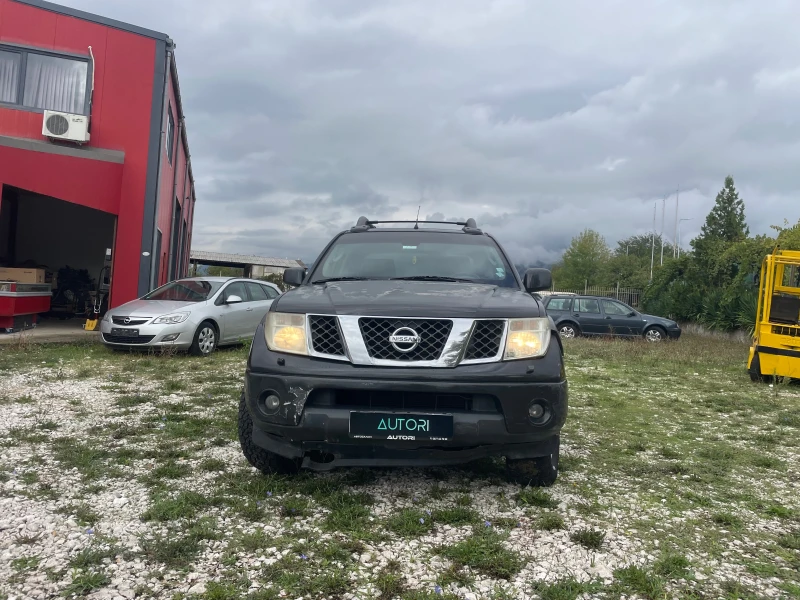 Nissan Navara БЕЗ РЪЖДА И ГНИЛО КЛИМАТРОНИК НАВИ, снимка 2 - Автомобили и джипове - 47256827