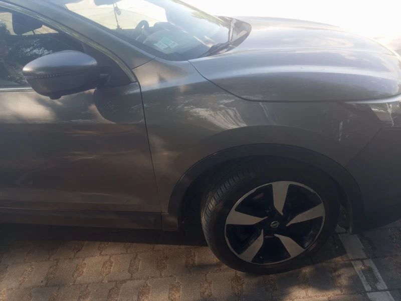 Nissan Qashqai, снимка 8 - Автомобили и джипове - 47585927