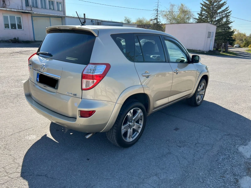 Toyota Rav4 2.2D Автоматик Перфектно състояние, снимка 11 - Автомобили и джипове - 47653165