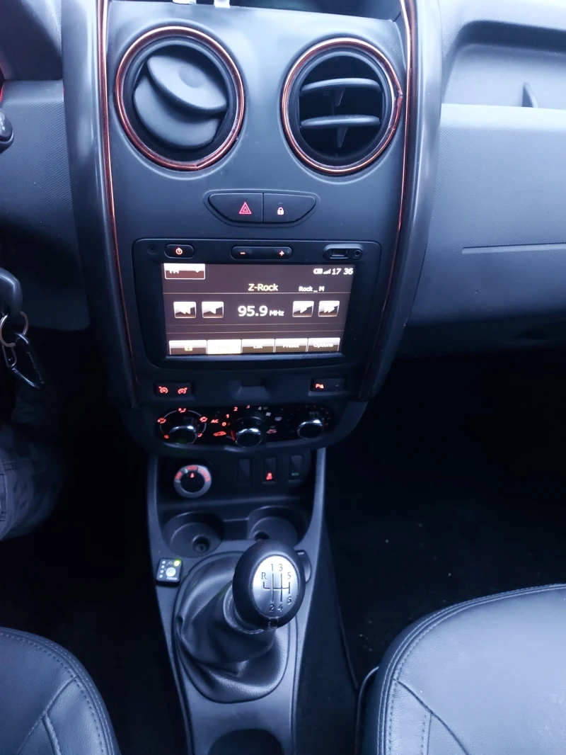 Dacia Duster, снимка 11 - Автомобили и джипове - 53500522