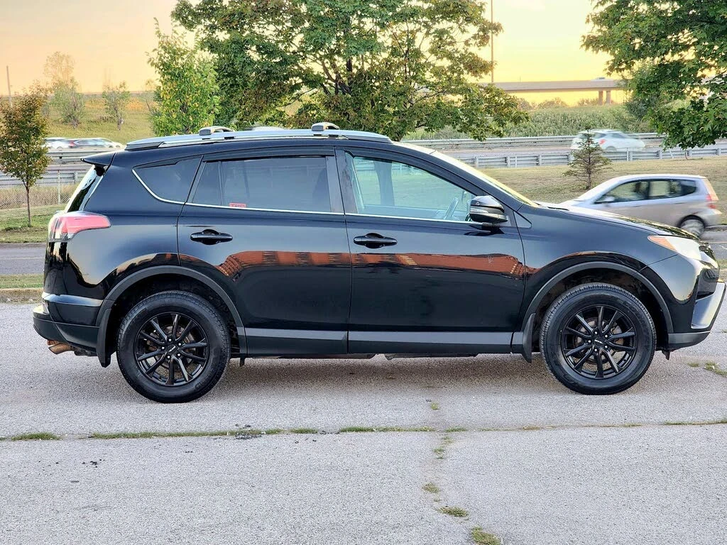 Toyota Rav4 LE* AWD* АвтоКредит* (ЦЕНА ДО БГ), снимка 5 - Автомобили и джипове - 53837608