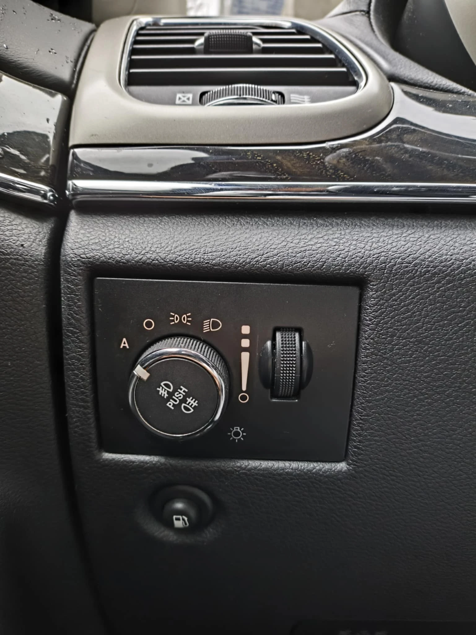 Jeep Grand cherokee 3.0 CRD Overland 241 hp, снимка 12 - Автомобили и джипове - 54200252