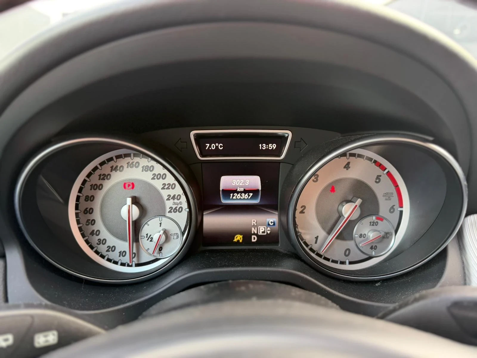 Mercedes-Benz GLA 220 РЕАЛНИ КИЛОМЕТРИ !!!, снимка 12 - Автомобили и джипове - 54257047