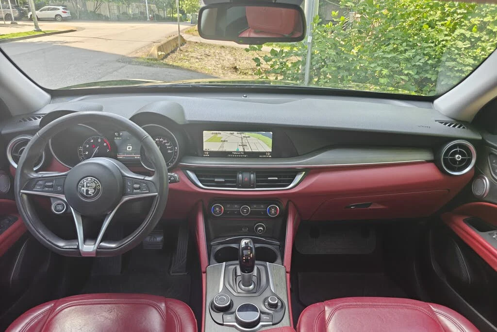 Alfa Romeo Stelvio Ti Sport AWD* HARMAN KARDON* PANORAMA* KEYLESS* , снимка 12 - Автомобили и джипове - 54493371