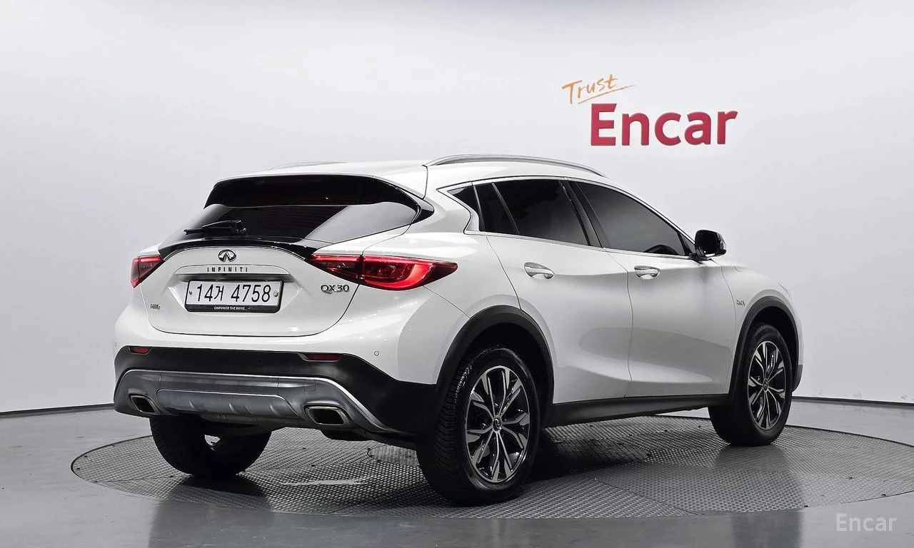 Infiniti QX30 2.0t* Premium* 4WD, снимка 3 - Автомобили и джипове - 54964745