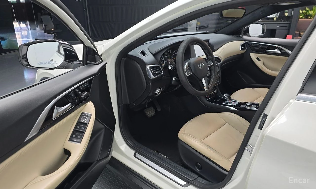 Infiniti QX30 2.0t* Premium* 4WD, снимка 5 - Автомобили и джипове - 54964745