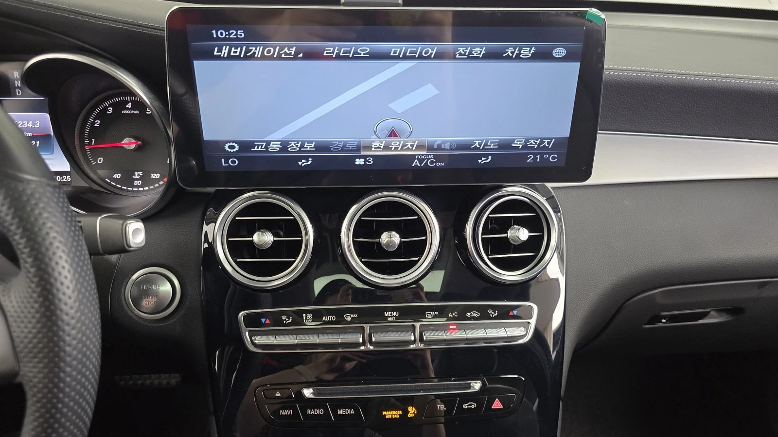 Mercedes-Benz GLC 300 ЛЮК* HUD* 360* KEYLESS* ПОДГРЕВ ВОЛАН* КРАЙНА ЦЕНА, снимка 13 - Автомобили и джипове - 55271955