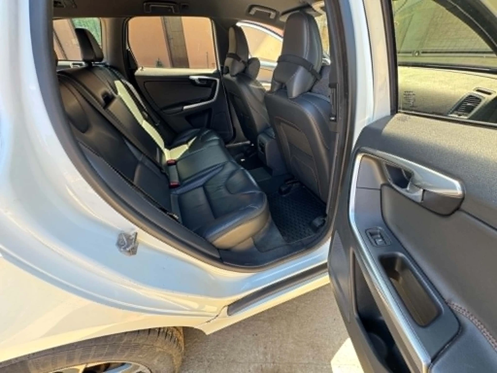 Volvo XC60 D3 FWD Ocean Race, снимка 11 - Автомобили и джипове - 55388997