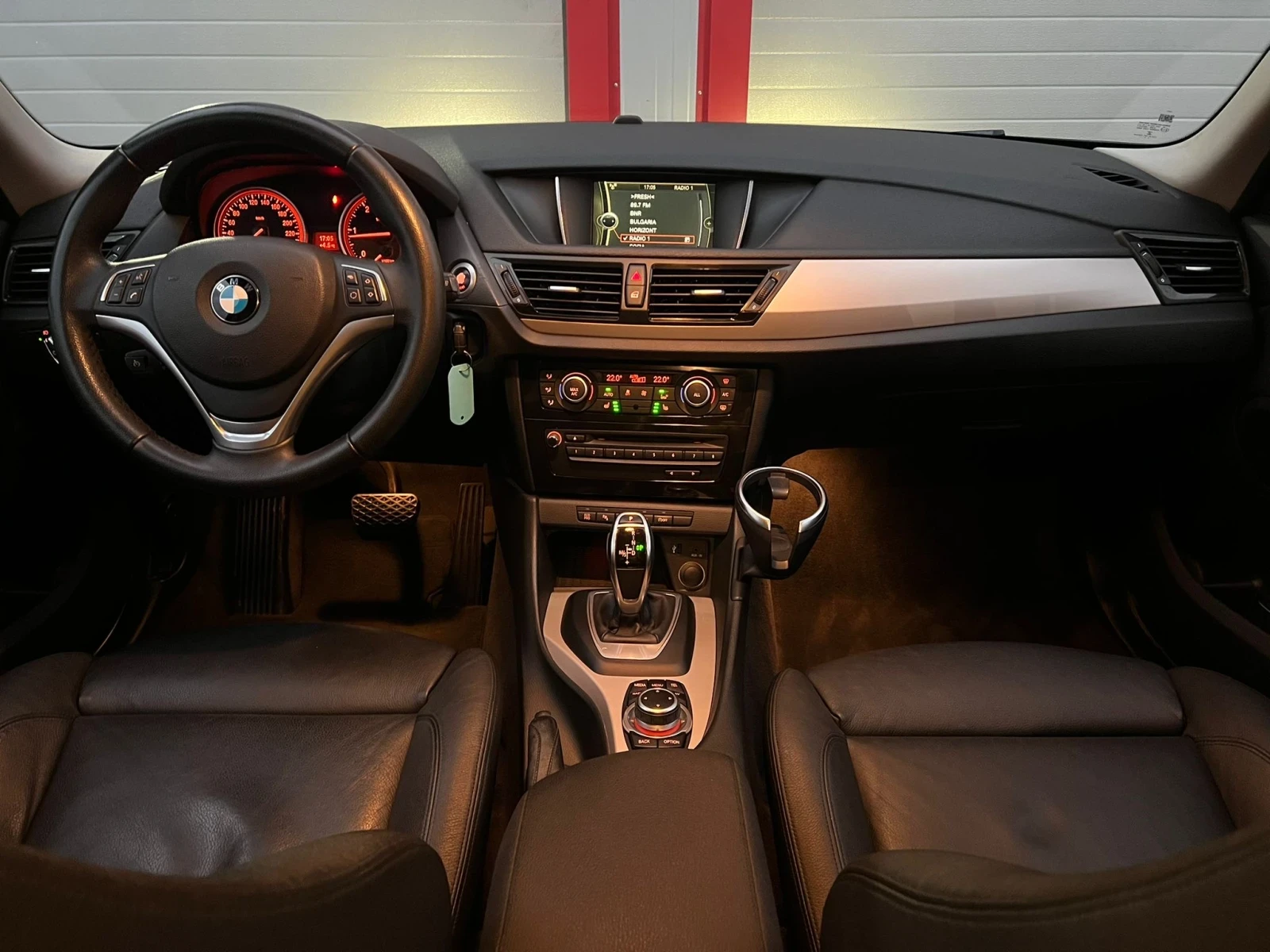 BMW X1 2.0D AUTOMATIK X-DRIVE NAVI LEDER EVRO 5B ЛИЗИНГ!!, снимка 13 - Автомобили и джипове - 56068654