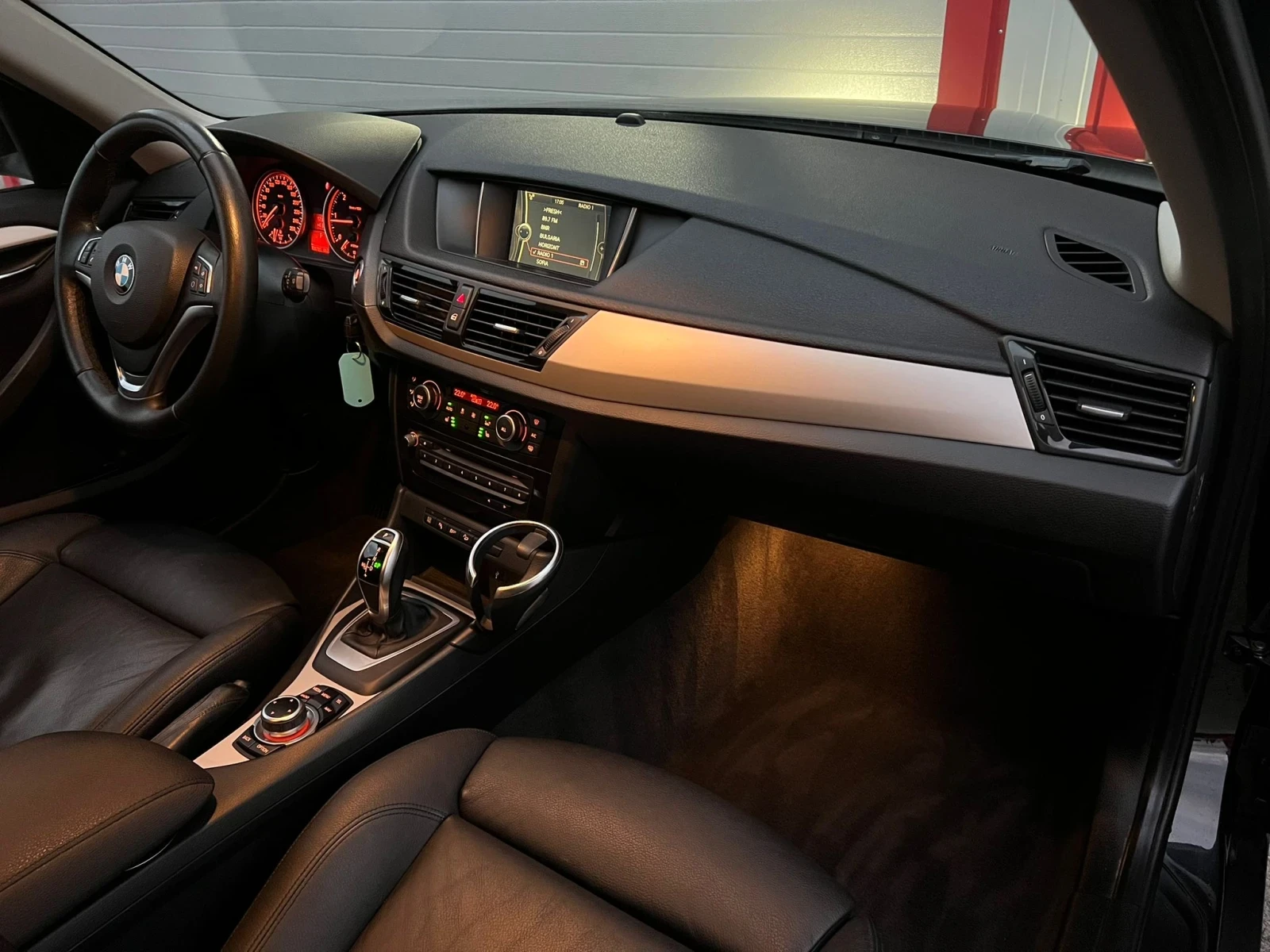 BMW X1 2.0D AUTOMATIK X-DRIVE NAVI LEDER EVRO 5B ЛИЗИНГ!!, снимка 14 - Автомобили и джипове - 56068654