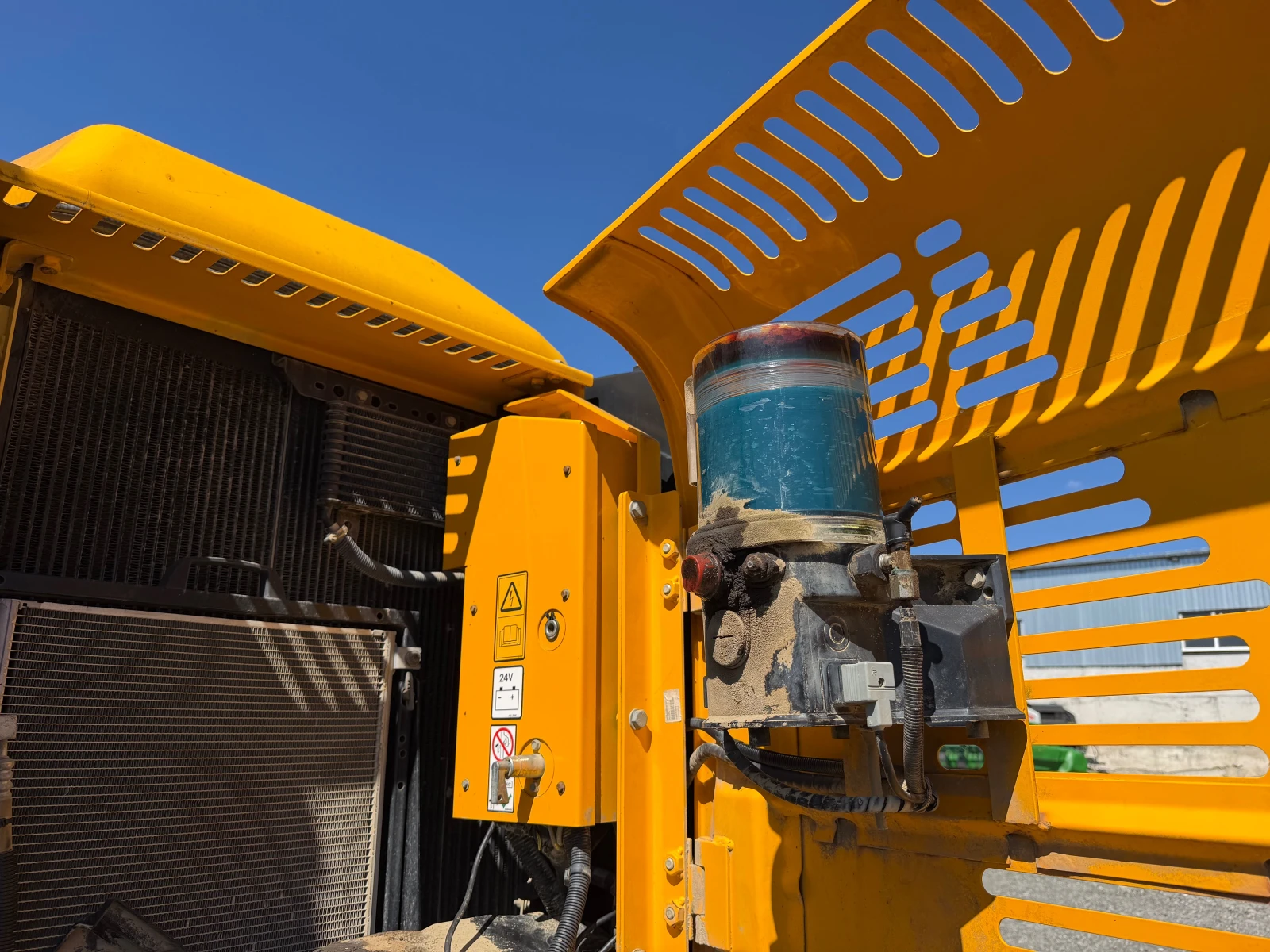 Багер JCB JS 145 W PLUS + 5 РАБОТНИ УРЕДА ЛИЗИНГ, снимка 13 - Индустриална техника - 56126126