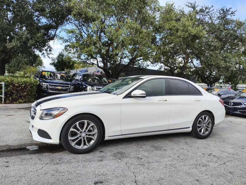 Mercedes-Benz C 300 Подгрев* Keyless* Blind spot ASSt, снимка 3 - Автомобили и джипове - 48044263