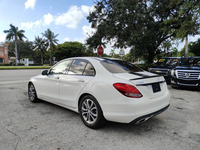 Mercedes-Benz C 300 Подгрев* Keyless* Blind spot ASSt, снимка 4 - Автомобили и джипове - 48044263